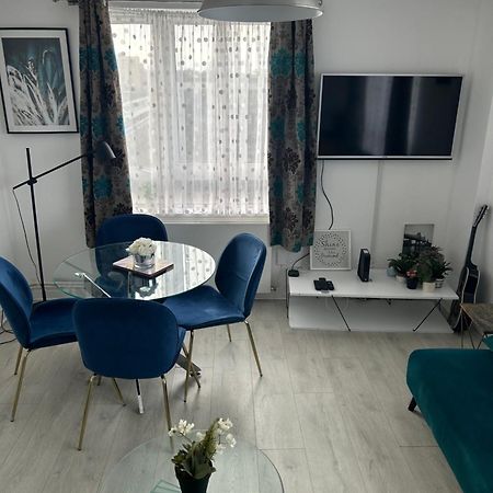 Cosy 2-Bedroom Flat In Finsbury Park, Modern, Convenient & Close To Central London! Bagian luar foto