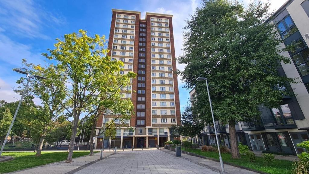 Cosy 2-Bedroom Flat In Finsbury Park, Modern, Convenient & Close To Central London! Bagian luar foto